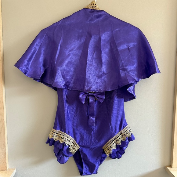 Womens' Anne Wheeler Costume Bodysuit & Cape | Small - Picture 8 of 9